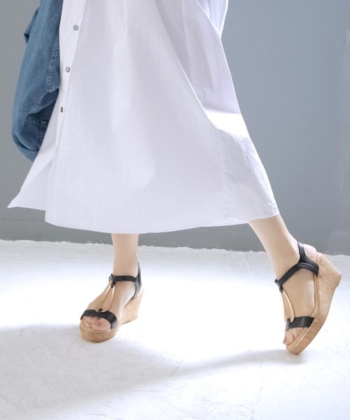 masyugirl(マシュガール)の「【4E幅広・大きいサイズ】7cmウェッジソール ゴールドバックルサンダル(サンダル・レディース・ホワイト/ブラック・M/L/LL/3L)」の5枚目の写真