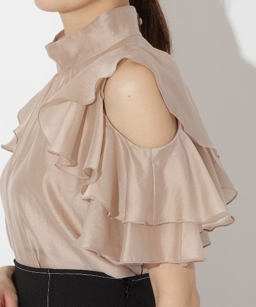 AND COUTURE（アンドクチュール）の「ラッフルフリルオープン