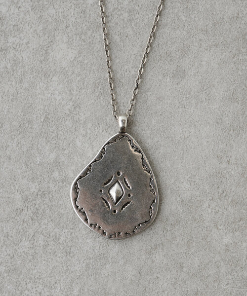 BEARDSLEY(ビアズリー)の「シルバーモチーフネックレス(ネックレス・レディース・シルバー・FREE)」の5枚目の写真