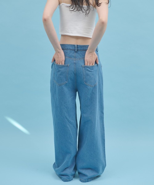 paravion（パラビオン）の「タックワイドデニムパンツ/M.Lサイズ展開あり（デニムパンツ・レディース・ネイビー・LARGE/MEDIUM）」の2枚目の写真