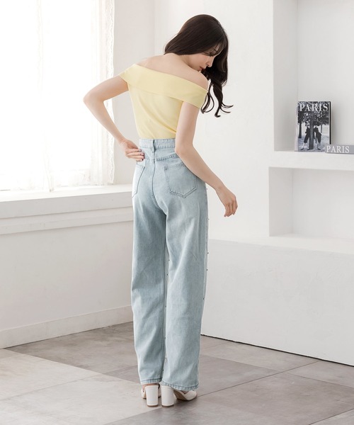 Julia Boutique（ジュリアブティック）の「ビジュー付きハイウエストデニムパンツ/24128（デニムパンツ・レディース・ライトブルー・S/M/L）」の4枚目の写真