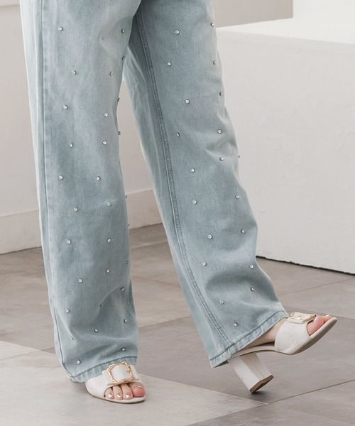 Julia Boutique（ジュリアブティック）の「ビジュー付きハイウエストデニムパンツ/24128（デニムパンツ・レディース・ライトブルー・S/M/L）」の8枚目の写真