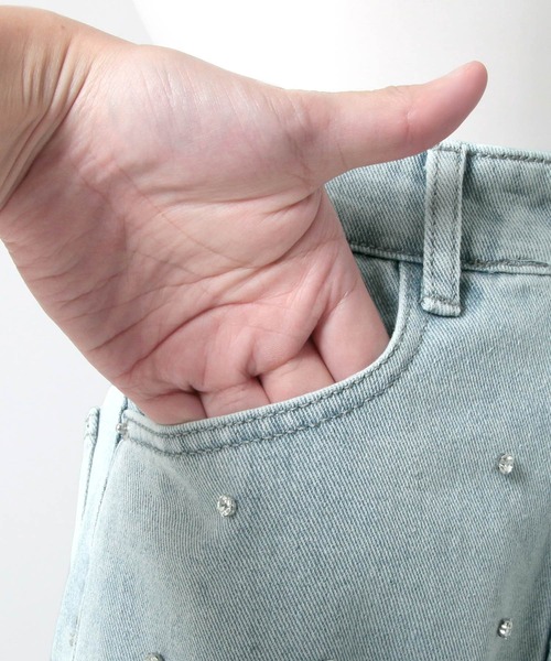 Julia Boutique（ジュリアブティック）の「ビジュー付きハイウエストデニムパンツ/24128（デニムパンツ・レディース・ライトブルー・S/M/L）」の18枚目の写真