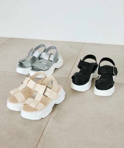 OLIVE des OLIVE（オリーブデオリーブ）の「スニーカーソール太ベルトサンダル　1041130110（サンダル・レディース・アイボリー/ブラック/シルバー・LARGE/MEDIUM/SMALL）」の4枚目の写真