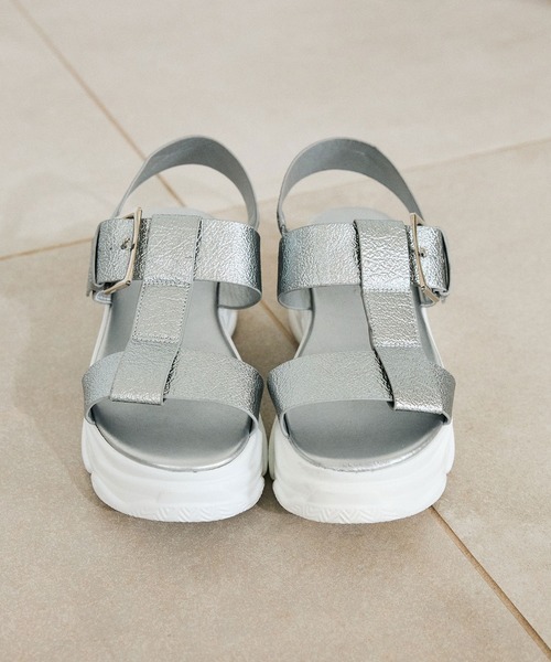 OLIVE des OLIVE（オリーブデオリーブ）の「スニーカーソール太ベルトサンダル　1041130110（サンダル・レディース・アイボリー/ブラック/シルバー・LARGE/MEDIUM/SMALL）」の5枚目の写真