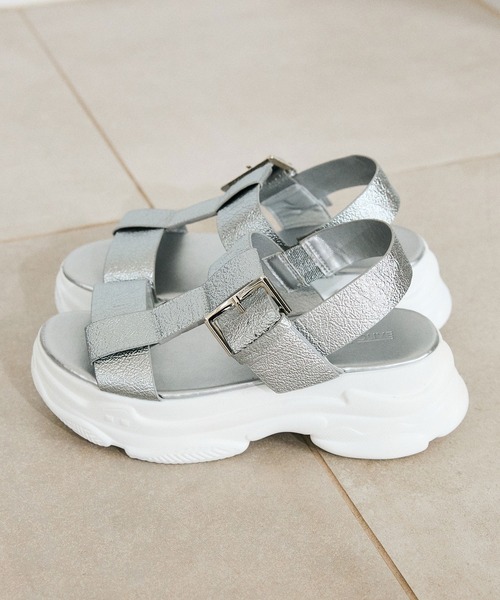 OLIVE des OLIVE（オリーブデオリーブ）の「スニーカーソール太ベルトサンダル　1041130110（サンダル・レディース・アイボリー/ブラック/シルバー・LARGE/MEDIUM/SMALL）」の6枚目の写真