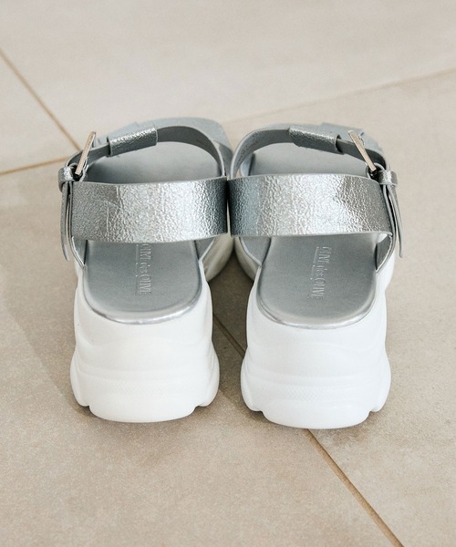 OLIVE des OLIVE（オリーブデオリーブ）の「スニーカーソール太ベルトサンダル　1041130110（サンダル・レディース・アイボリー/ブラック/シルバー・LARGE/MEDIUM/SMALL）」の7枚目の写真