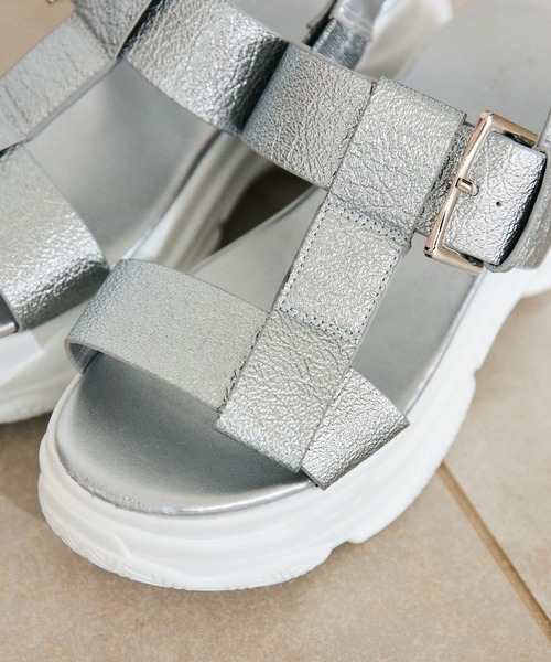 OLIVE des OLIVE（オリーブデオリーブ）の「スニーカーソール太ベルトサンダル　1041130110（サンダル・レディース・アイボリー/ブラック/シルバー・LARGE/MEDIUM/SMALL）」の9枚目の写真