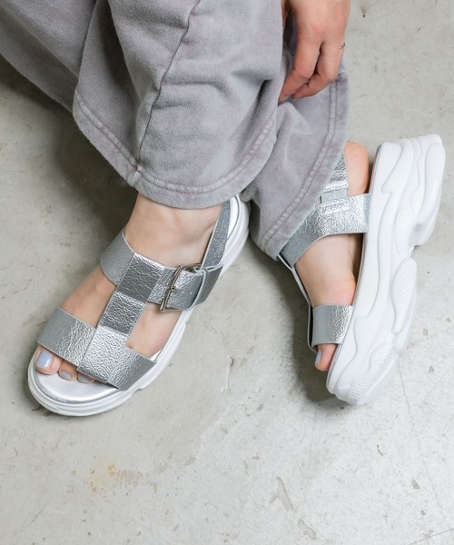 OLIVE des OLIVE（オリーブデオリーブ）の「スニーカーソール太ベルトサンダル　1041130110（サンダル・レディース・アイボリー/ブラック/シルバー・LARGE/MEDIUM/SMALL）」の15枚目の写真