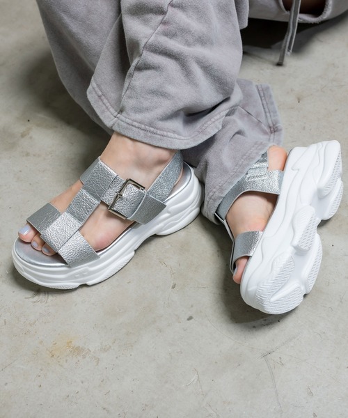 OLIVE des OLIVE（オリーブデオリーブ）の「スニーカーソール太ベルトサンダル　1041130110（サンダル・レディース・アイボリー/ブラック/シルバー・LARGE/MEDIUM/SMALL）」の16枚目の写真