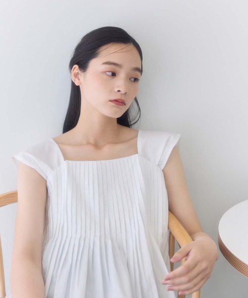 fifth(フィフス)の「プリーツデザインノースリーブブラウス(シャツ/ブラウス・レディース・ホワイト/ブラック・M)」の5枚目の写真