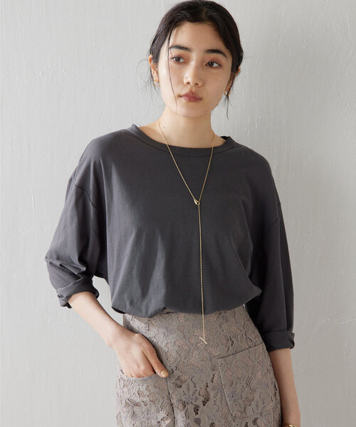 Whim Gazette(ウィムガゼット)の「【インフルエンサーコラボ】コットンプルオーバー(Tシャツ/カットソー・レディース・オフホワイト/チャコールグレー・FREE)」の8枚目の写真