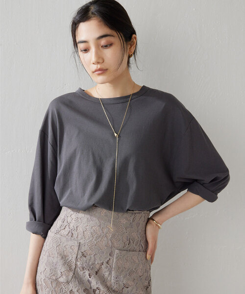 Whim Gazette(ウィムガゼット)の「【インフルエンサーコラボ】コットンプルオーバー(Tシャツ/カットソー・レディース・オフホワイト/チャコールグレー・FREE)」の4枚目の写真
