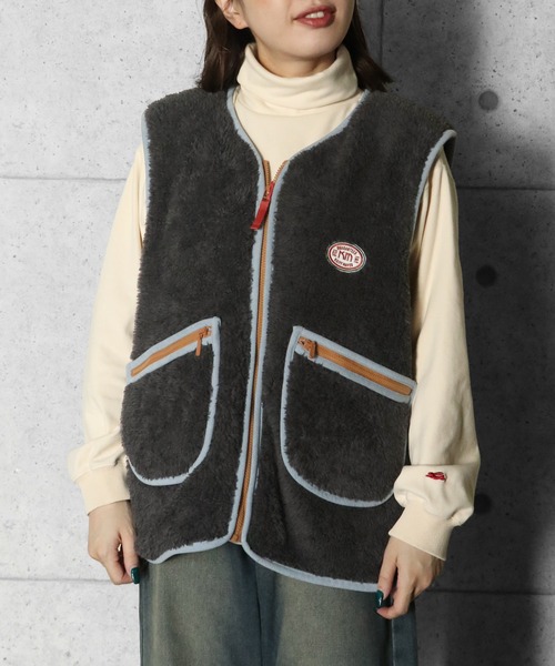 KRIFF MAYER Lady's Collection(クリフメイヤーレディースコレクション)の「ノーカラーシャギーボアベスト(ベスト・レディース・カーキ/ナチュラル/グレー/カラフル/チャコール/ベージュ/ダークブルー・MEDIUM/LARGE)」の1枚目の写真