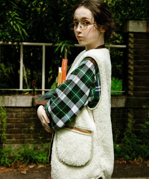 KRIFF MAYER Lady's Collection(クリフメイヤーレディースコレクション)の「ノーカラーシャギーボアベスト(ベスト・レディース・カーキ/ナチュラル/グレー/カラフル/チャコール/ベージュ/ダークブルー・MEDIUM/LARGE)」の13枚目の写真