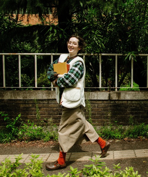 KRIFF MAYER Lady's Collection(クリフメイヤーレディースコレクション)の「ノーカラーシャギーボアベスト(ベスト・レディース・カーキ/ナチュラル/グレー/カラフル/チャコール/ベージュ/ダークブルー・MEDIUM/LARGE)」の21枚目の写真