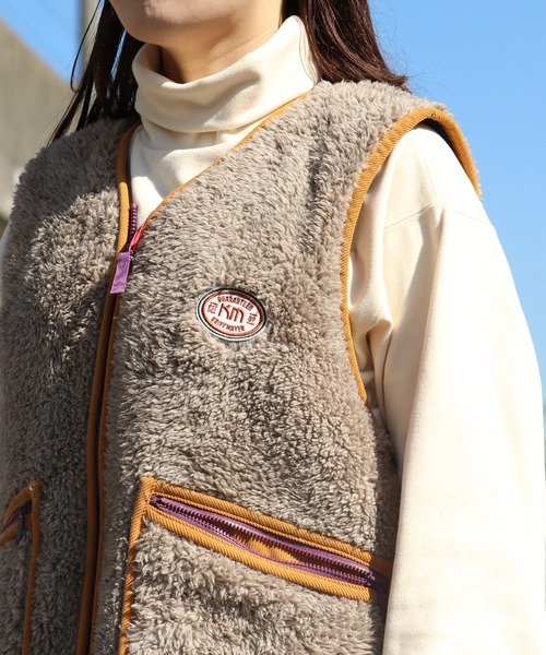 KRIFF MAYER Lady's Collection(クリフメイヤーレディースコレクション)の「ノーカラーシャギーボアベスト(ベスト・レディース・カーキ/ナチュラル/グレー/カラフル/チャコール/ベージュ/ダークブルー・MEDIUM/LARGE)」の12枚目の写真