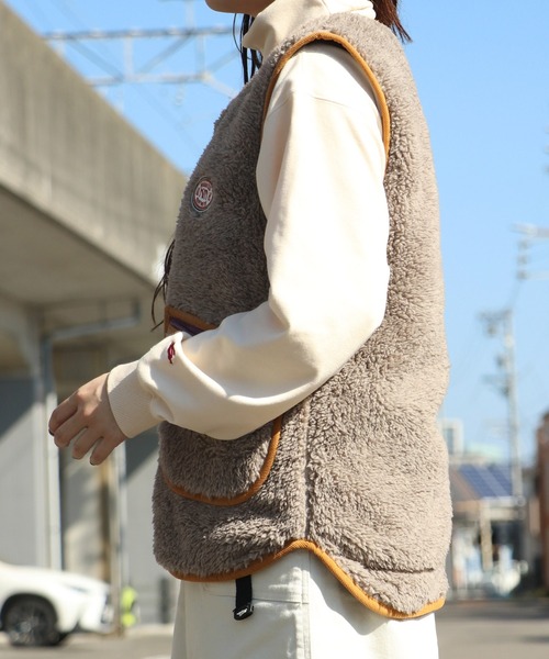 KRIFF MAYER Lady's Collection(クリフメイヤーレディースコレクション)の「ノーカラーシャギーボアベスト(ベスト・レディース・カーキ/ナチュラル/グレー/カラフル/チャコール/ベージュ/ダークブルー・MEDIUM/LARGE)」の20枚目の写真