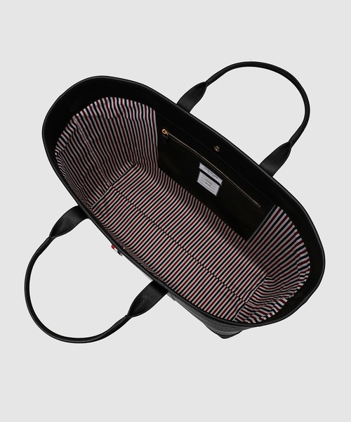 THOM BROWNE（トムブラウン）の「OVERSIZED TOOL TOTE IN PEBBLE GRAIN LEATHER（トートバッグ・メンズ・ブラック・ONE SIZE）」の5枚目の写真