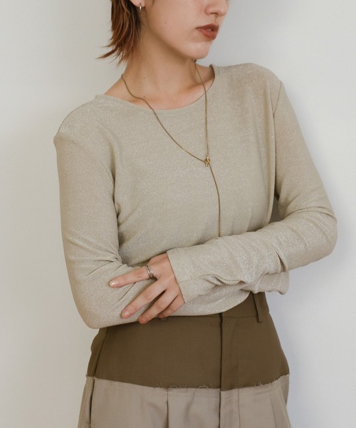 select MOCA(セレクトモカ)の「ラメクルーネックトップス(Tシャツ/カットソー・レディース・ベージュ/ネイビー/グリーン/ブラック・FREE)」の4枚目の写真