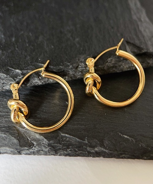 Coo+i(クーイ)の「ノットフープピアス 結び目デザイン(ピアス(両耳用)・レディース・シルバー/ゴールド/ピンクゴールド・FREE)」の3枚目の写真