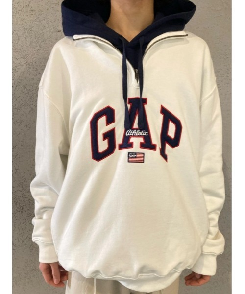 GAP（ギャップ）の「ヘビーウェイト GAPアーチロゴ ハーフジッププルオーバー(ユニセックス)（スウェット・メンズ・ネイビー/グリーン/オフホワイト・XS/S/M/L/XL）」の4枚目の写真