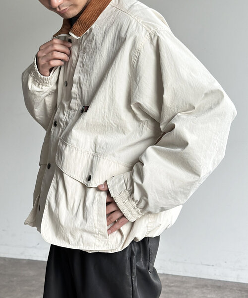 CPCM（シーピーシーエム）の「NCスタンドネックデカポケブルゾン（ブルゾン・メンズ・オレンジ/ブラック/アイボリー・MEDIUM/LARGE）」の5枚目の写真