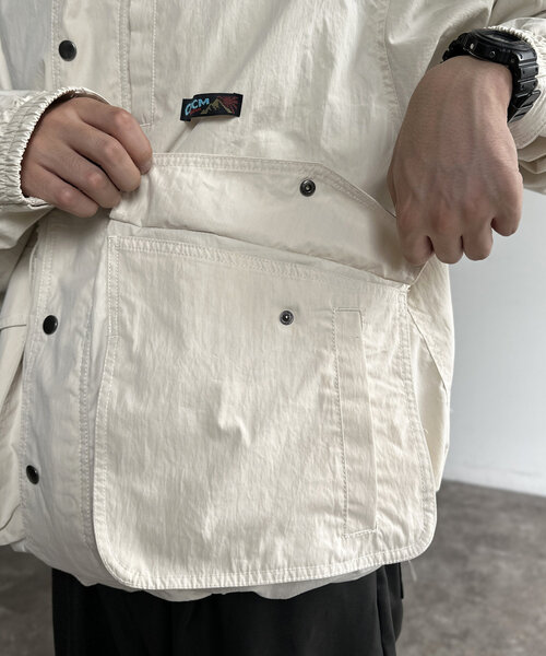 CPCM（シーピーシーエム）の「NCスタンドネックデカポケブルゾン（ブルゾン・メンズ・オレンジ/ブラック/アイボリー・MEDIUM/LARGE）」の14枚目の写真