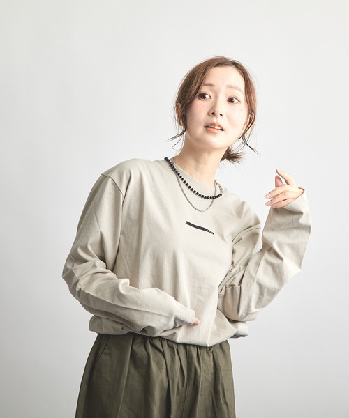 B'day（ビーデイ）の「ヘヴィウェイト天竺 プリント 長袖 クルーネック（Tシャツ/カットソー・レディース・ブラック/ホワイト/ベージュ・LARGE/MEDIUM）」の22枚目の写真