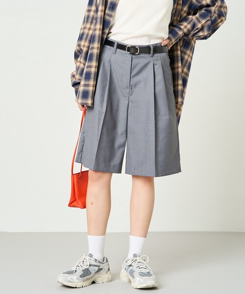 FREAK'S STORE(フリークスストア)の「限定展開 2タック ショート スラックス パンツ(スラックス・レディース・グレー/オフホワイト/ネイビー/ブラック・MEDIUM/SMALL)」の17枚目の写真