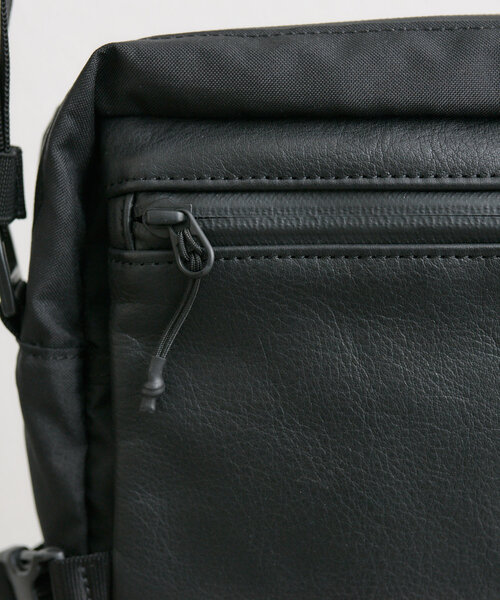 ear PAPILLONNER(イアパピヨネ)の「【BURLAPOUTFITTER×ear】《撥水/ユニセックス》レザーコンビライトミニショルダーバッグ(ショルダーバッグ・レディース・ブラウン系その他/ブラック・FREE)」の14枚目の写真