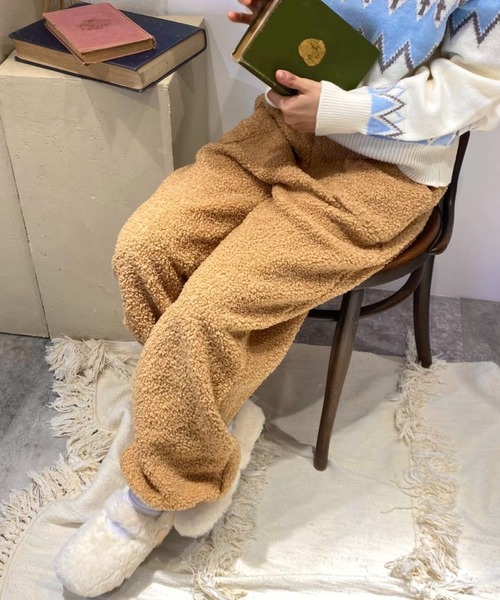Vipoa（ヴィポア）の「ボリュームフリースボアパンツ（その他パンツ・レディース・ブラック/アイボリー/ベージュ・FREE）」の3枚目の写真