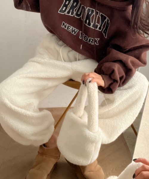 Vipoa（ヴィポア）の「ボリュームフリースボアパンツ（その他パンツ・レディース・ブラック/アイボリー/ベージュ・FREE）」の11枚目の写真