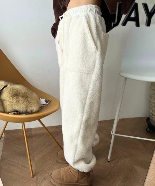 Vipoa（ヴィポア）の「ボリュームフリースボアパンツ（その他パンツ・レディース・ブラック/アイボリー/ベージュ・FREE）」の7枚目の写真