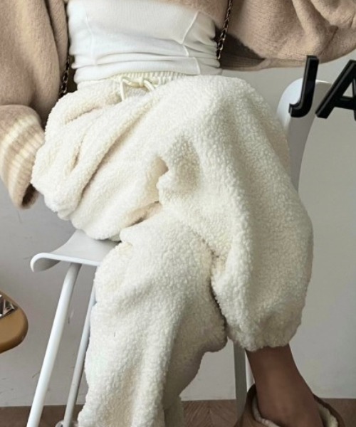 ボリュームフリースボアパンツ（その他パンツ）｜Vipoa（ヴィポア）の