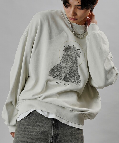 PUBLUX(パブリュクス)の「PUBLUX/パブリュクス ANTE 別注 End of Innocence プリント裏毛スウェット【限定展開】(スウェット・メンズ・オフホワイト/スミクロ・SMALL/MEDIUM/LARGE)」の1枚目の写真