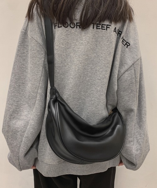 link lot（リンクロット）の「【新色追加】【男女兼用】ハーフムーン ワンショルダーバッグ PU素材 ナイロン素材（ショルダーバッグ・メンズ・ブラック/ブラウン/ベージュ/カーキ/アイボリー・F）」の20枚目の写真