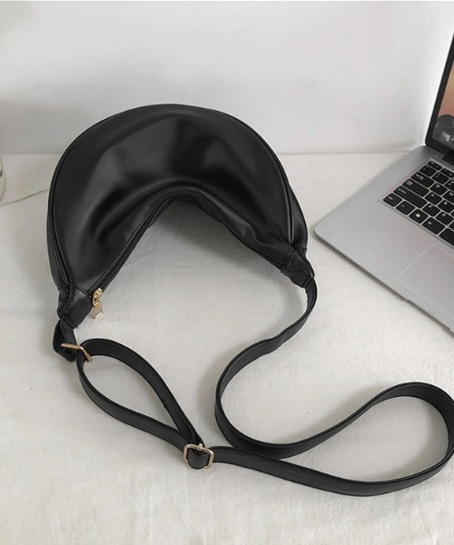 link lot（リンクロット）の「【新色追加】【男女兼用】ハーフムーン ワンショルダーバッグ PU素材 ナイロン素材（ショルダーバッグ・メンズ・ブラック/ブラウン/ベージュ/カーキ/アイボリー・F）」の17枚目の写真