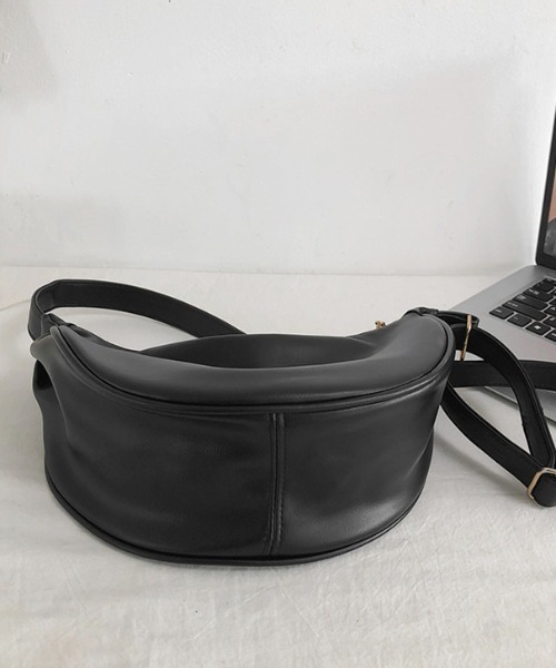 link lot（リンクロット）の「【新色追加】【男女兼用】ハーフムーン ワンショルダーバッグ PU素材 ナイロン素材（ショルダーバッグ・メンズ・ブラック/ブラウン/ベージュ/カーキ/アイボリー・F）」の18枚目の写真