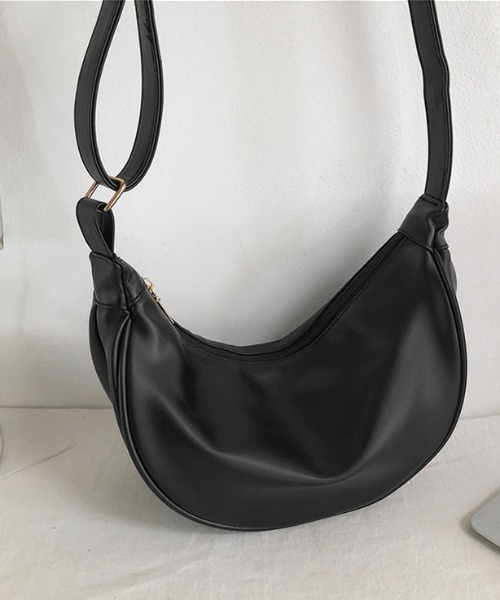 link lot（リンクロット）の「【新色追加】【男女兼用】ハーフムーン ワンショルダーバッグ PU素材 ナイロン素材（ショルダーバッグ・メンズ・ブラック/ブラウン/ベージュ/カーキ/アイボリー・F）」の11枚目の写真