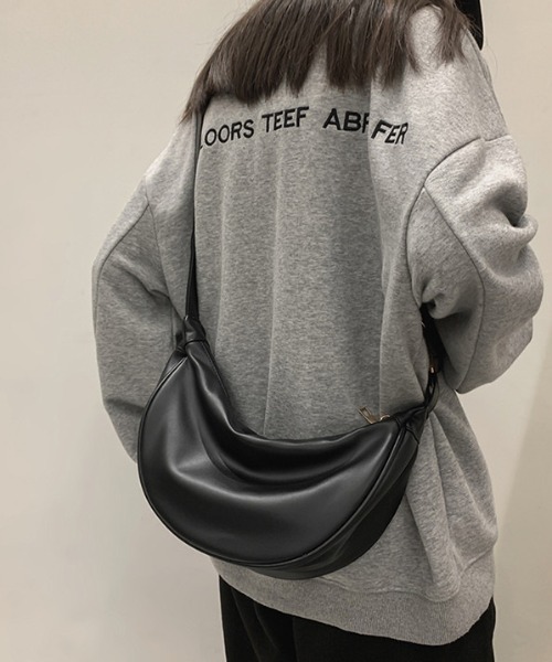 link lot（リンクロット）の「【新色追加】【男女兼用】ハーフムーン ワンショルダーバッグ PU素材 ナイロン素材（ショルダーバッグ・メンズ・ブラック/ブラウン/ベージュ/カーキ/アイボリー・F）」の21枚目の写真