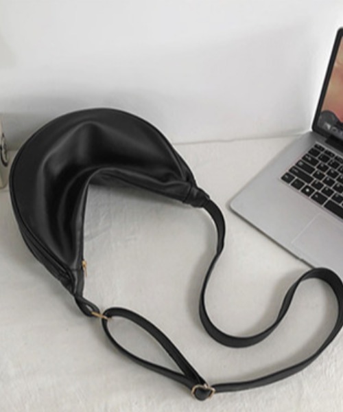 link lot（リンクロット）の「【新色追加】【男女兼用】ハーフムーン ワンショルダーバッグ PU素材 ナイロン素材（ショルダーバッグ・メンズ・ブラック/ブラウン/ベージュ/カーキ/アイボリー・F）」の12枚目の写真