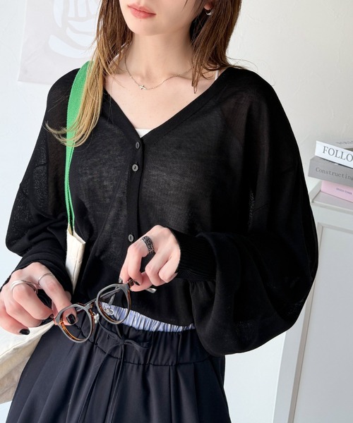 classicalelf（クラシカルエルフ）の「【羽織り/持ち運び便利！】シアーパフスリーブサムホールVネックニットカーディガン（長袖）（カーディガン/ボレロ・レディース・ライトブルー/アイボリー/グレイッシュベージュ/ブラック・X-LARGE/SMALL/MEDIUM/LARGE）」の19枚目の写真