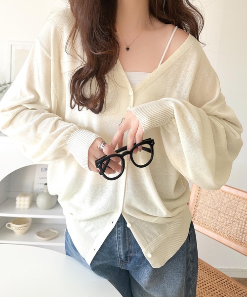 classicalelf（クラシカルエルフ）の「【羽織り/持ち運び便利！】シアーパフスリーブサムホールVネックニットカーディガン（長袖）（カーディガン/ボレロ・レディース・ライトブルー/アイボリー/グレイッシュベージュ/ブラック・X-LARGE/SMALL/MEDIUM/LARGE）」の9枚目の写真