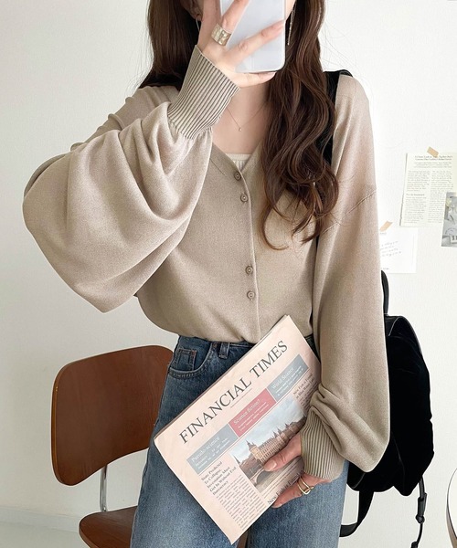 classicalelf（クラシカルエルフ）の「【羽織り/持ち運び便利！】シアーパフスリーブサムホールVネックニットカーディガン（長袖）（カーディガン/ボレロ・レディース・ライトブルー/アイボリー/グレイッシュベージュ/ブラック・X-LARGE/SMALL/MEDIUM/LARGE）」の7枚目の写真