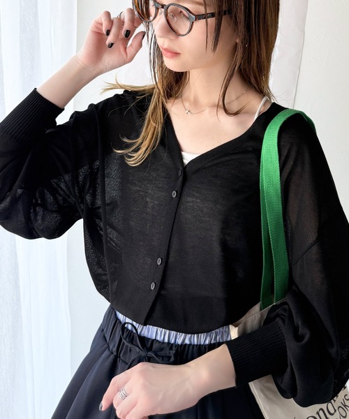 classicalelf（クラシカルエルフ）の「【羽織り/持ち運び便利！】シアーパフスリーブサムホールVネックニットカーディガン（長袖）（カーディガン/ボレロ・レディース・ライトブルー/アイボリー/グレイッシュベージュ/ブラック・X-LARGE/SMALL/MEDIUM/LARGE）」の5枚目の写真