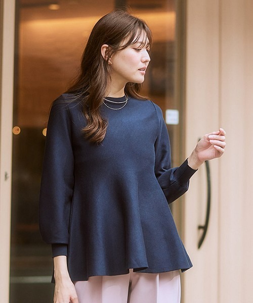 7days Life Styling(セブンデイズライフスタイリング)の「ペプラムパフスリーブニット(乾燥機OK・ウォッシャブル・静電防止・毛玉になりにくい・UVカット)<大きいサイズ有>(ニット/セーター・レディース・サックスブルー/ラベンダー/ネイビー/グリーン・4L/3L/LL/L/M/S/6L/5L)」の2枚目の写真