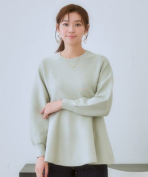 7days Life Styling(セブンデイズライフスタイリング)の「ペプラムパフスリーブニット(乾燥機OK・ウォッシャブル・静電防止・毛玉になりにくい・UVカット)<大きいサイズ有>(ニット/セーター・レディース・サックスブルー/ラベンダー/ネイビー/グリーン・4L/3L/LL/L/M/S/6L/5L)」の1枚目の写真