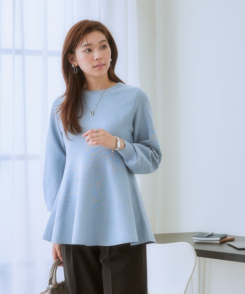 7days Life Styling(セブンデイズライフスタイリング)の「ペプラムパフスリーブニット(乾燥機OK・ウォッシャブル・静電防止・毛玉になりにくい・UVカット)<大きいサイズ有>(ニット/セーター・レディース・サックスブルー/ラベンダー/ネイビー/グリーン・4L/3L/LL/L/M/S/6L/5L)」の5枚目の写真