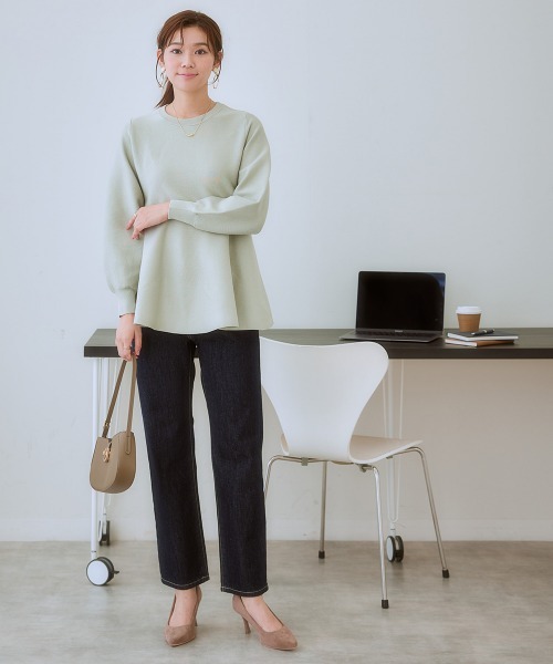 7days Life Styling(セブンデイズライフスタイリング)の「ペプラムパフスリーブニット(乾燥機OK・ウォッシャブル・静電防止・毛玉になりにくい・UVカット)<大きいサイズ有>(ニット/セーター・レディース・サックスブルー/ラベンダー/ネイビー/グリーン・4L/3L/LL/L/M/S/6L/5L)」の7枚目の写真